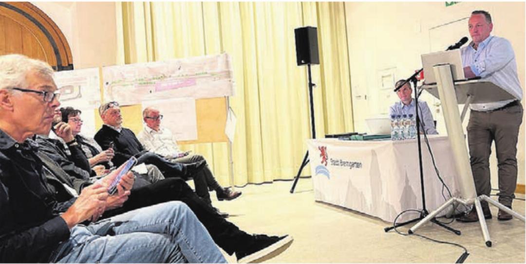 Stadtrat Stephan Troxler (rechts) nutzte eine Live-Umfrage, um ein Stimmungsbild von den Teilnehmenden einzuholen. Stadtrat Stephan Troxler (rechts) nutzte eine Live-Umfrage, um ein Stimmungsbild von den Teilnehmenden einzuholen.