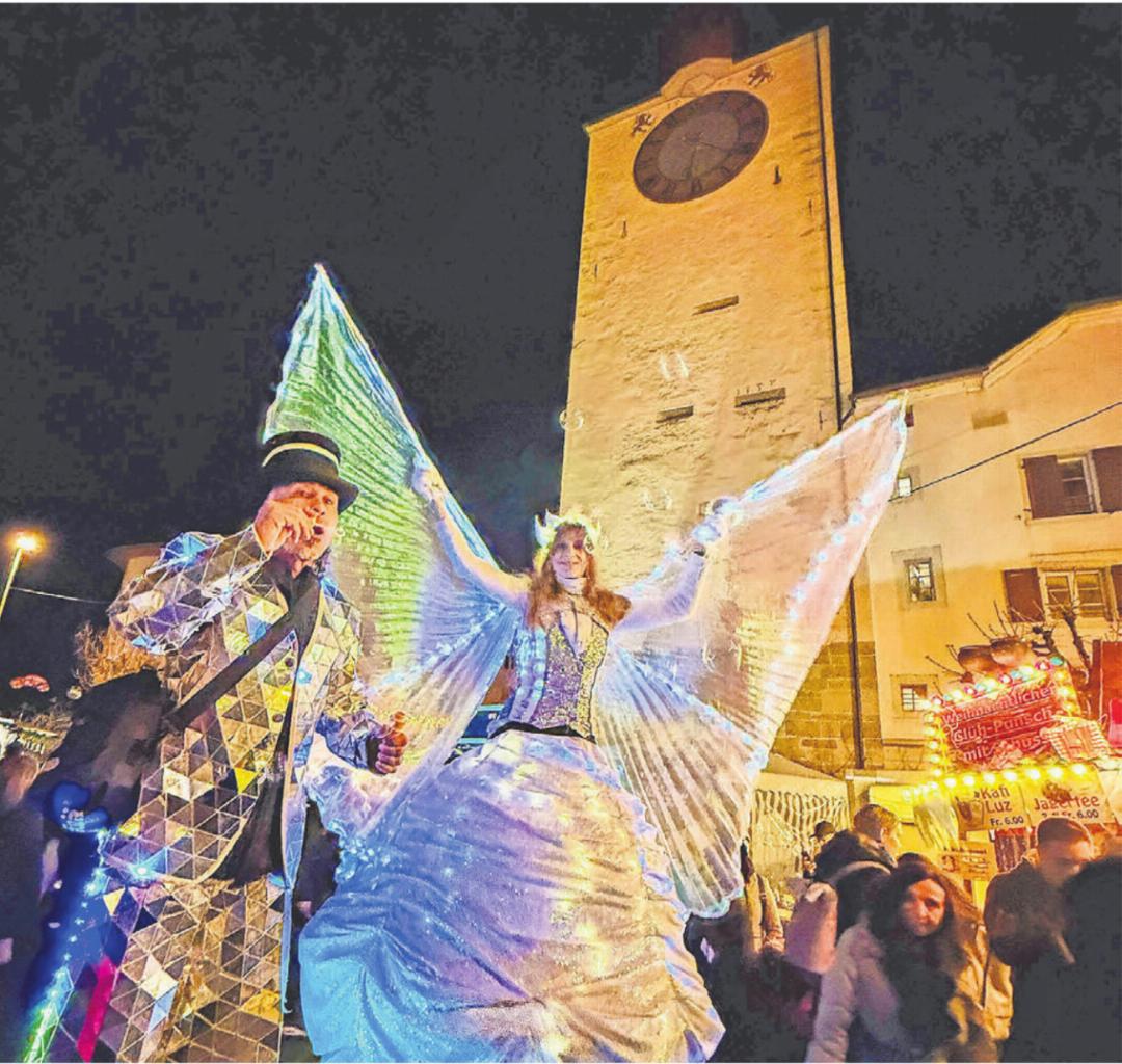 Zum 30. Jubiläum des Christchindli-Märts war auch das Christchindli unterwegs. Es überraschte die Märt-Besucher da und dort. Bilder: Sabrina Salm / Roger Wetli / Andy Müller / zg Zum 30. Jubiläum des Christchindli-Märts war auch das Christchindli unterwegs. Es überraschte die Märt-Besucher da und dort. Bilder: Sabrina Salm / Roger Wetli / Andy Müller / zg