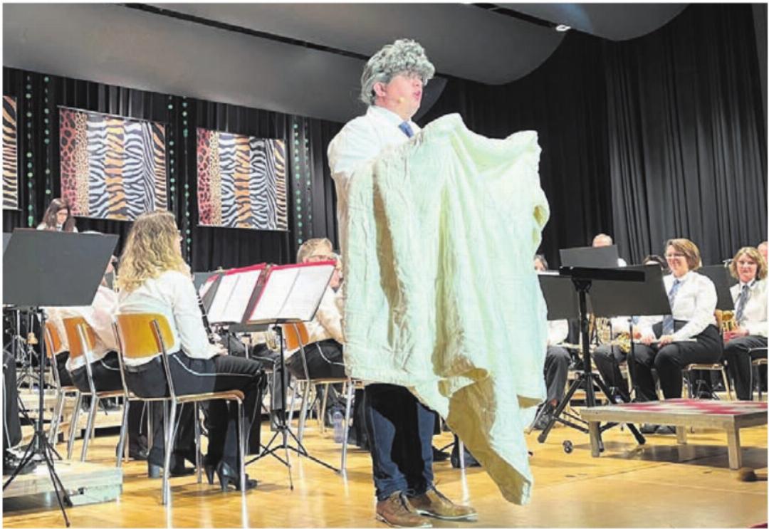 Fabian Flück als Ernst Fischer, Inhaber der Fischer Bettwaren AG. Fabian Flück als Ernst Fischer, Inhaber der Fischer Bettwaren AG.