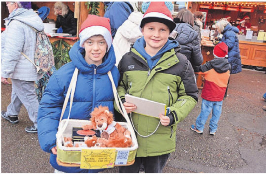 Bremgarten Tourismus brachte den «Leu» unter die Leute. Die jungen Helferinnen und Helfer machten das gut. Bremgarten Tourismus brachte den «Leu» unter die Leute. Die jungen Helferinnen und Helfer machten das gut.