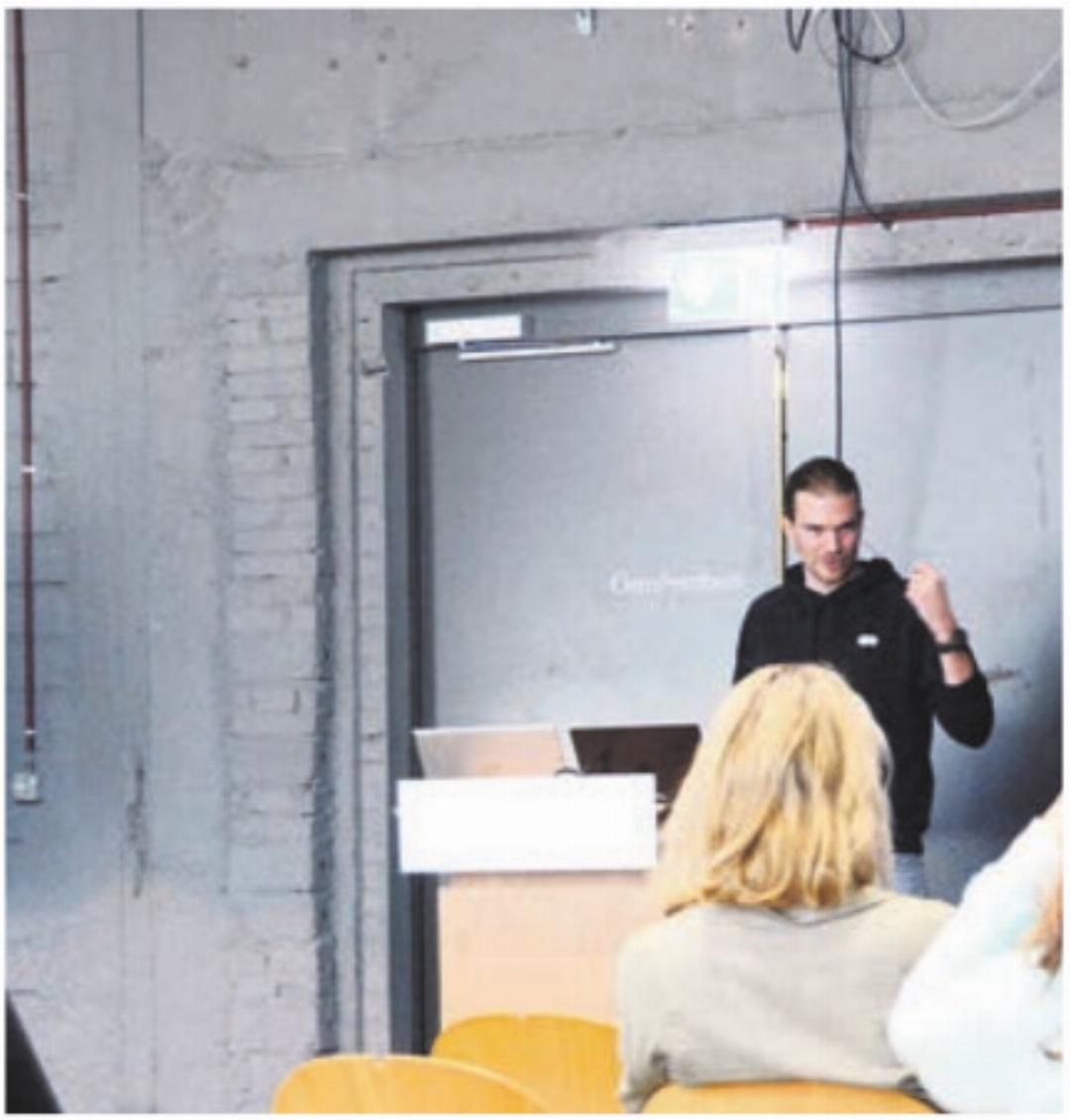 Fachreferent Joel Koch erklärte, wie Unternehmen ihre Kunden erreichen. Fachreferent Joel Koch erklärte, wie Unternehmen ihre Kunden erreichen.