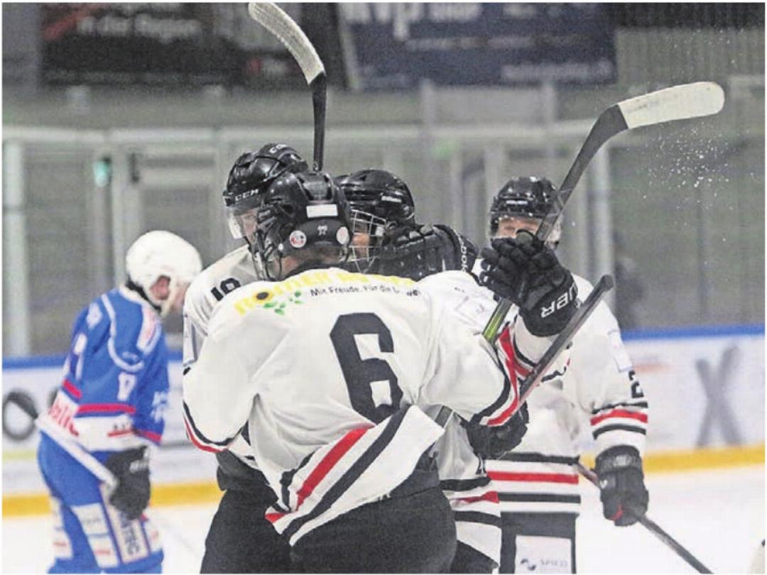 Grund zum Jubeln gab es nur bei Fi-Gö (von links: Patrick Bula, Christoph Frei, Vincenzo Di Federico). Der Favorit war deutlich effizienter vor dem Tor. Grund zum Jubeln gab es nur bei Fi-Gö (von links: Patrick Bula, Christoph Frei, Vincenzo Di Federico). Der Favorit war deutlich effizienter vor dem Tor.