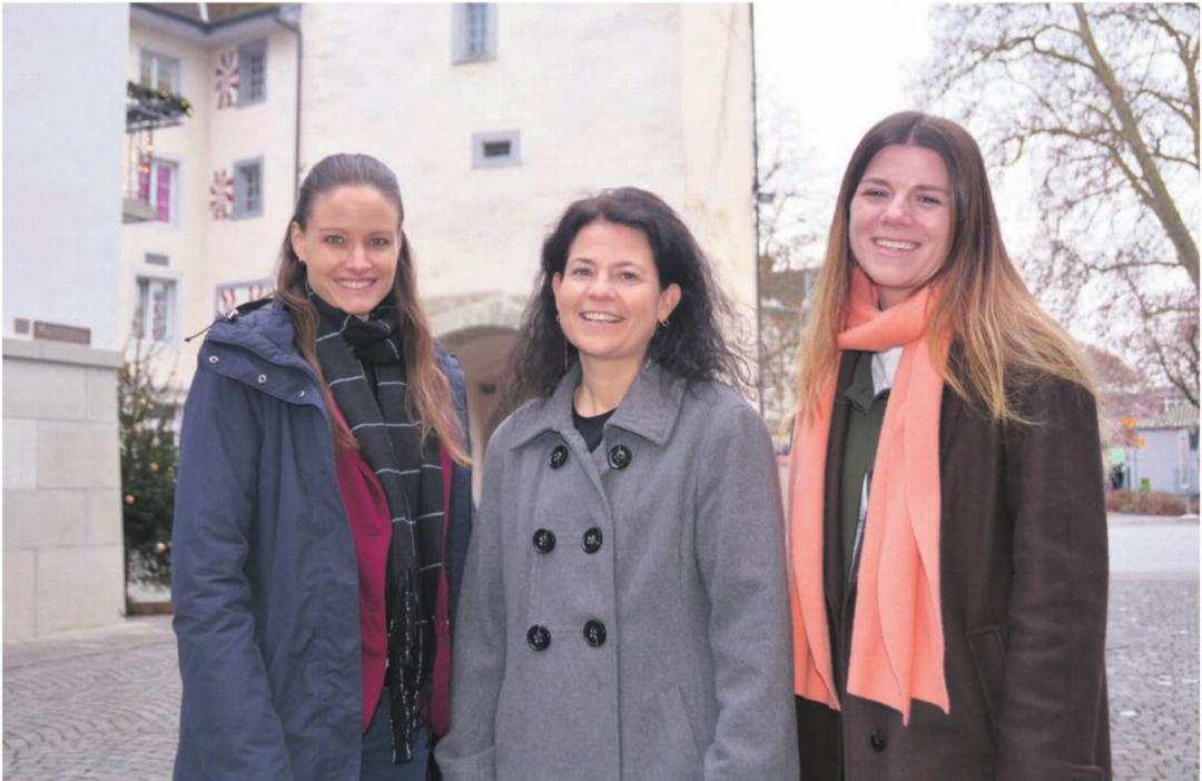 Bei der Entwicklung eines Kultursekretariats zählt die Stadt auf die Meinung der Bevölkerung. Maja Schelbert (Stadtschreiber-Stellvertreterin), Stadträtin Claudia Bamert und Yaël Kaiser (Projektmitarbeiterin Kultur) (v. l.) hoffen darauf, dass möglichst viele Personen an der Online-Umfrage mitmachen.
Bild: Sabrina Salm Bei der Entwicklung eines Kultursekretariats zählt die Stadt auf die Meinung der Bevölkerung. Maja Schelbert (Stadtschreiber-Stellvertreterin), Stadträtin Claudia Bamert und Yaël Kaiser (Projektmitarbeiterin Kultur) (v. l.) hoffen darauf, dass möglichst viele Personen an der Online-Umfrage mitmachen.
Bild: Sabrina Salm