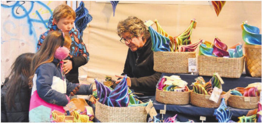 Die passende Kerze schon gefunden? Am Christchindli-Märt gab es an den Marktständen viel zu entdecken. Die passende Kerze schon gefunden? Am Christchindli-Märt gab es an den Marktständen viel zu entdecken.