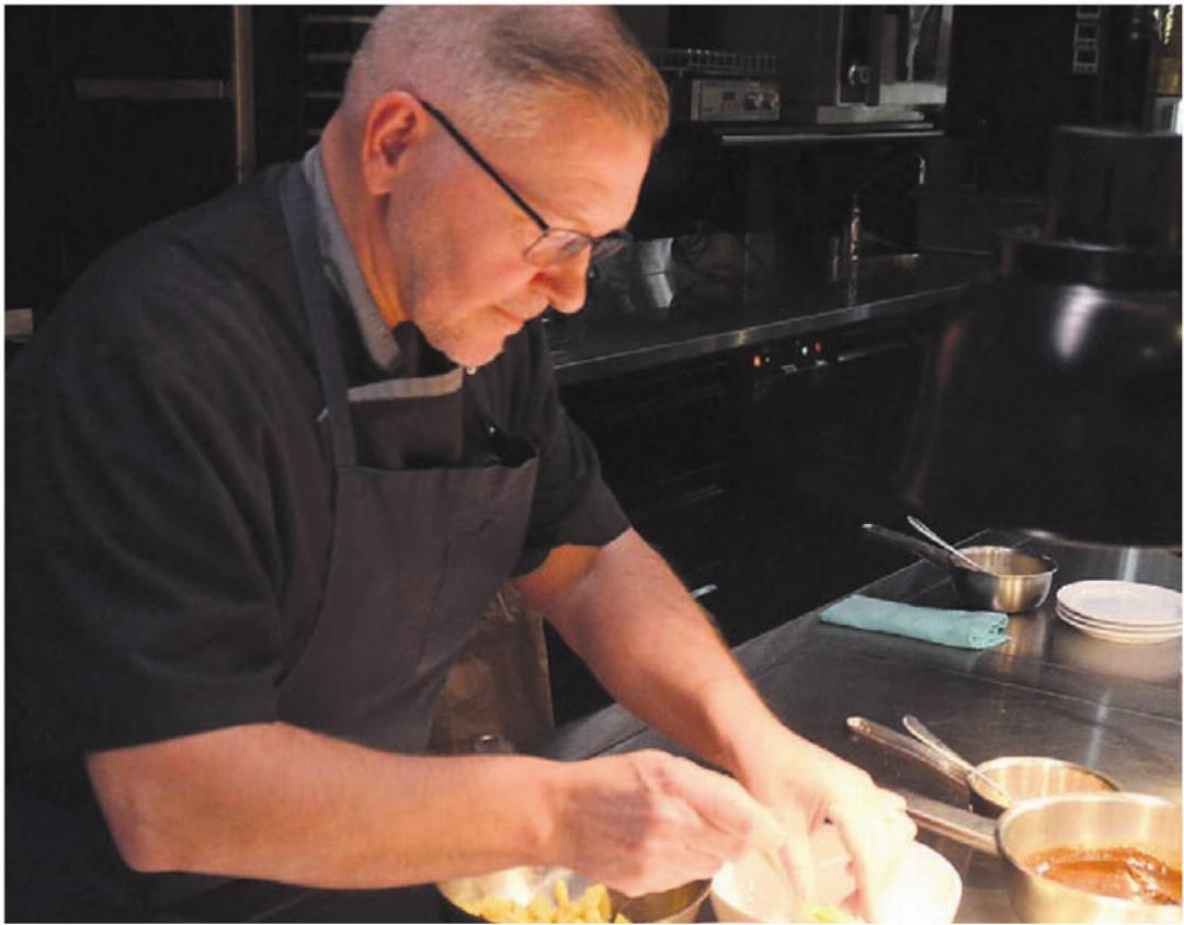 Francis Collin baut in seiner Küche auf Tradition als Grundlage für ehrliche Kreationen. Francis Collin baut in seiner Küche auf Tradition als Grundlage für ehrliche Kreationen.