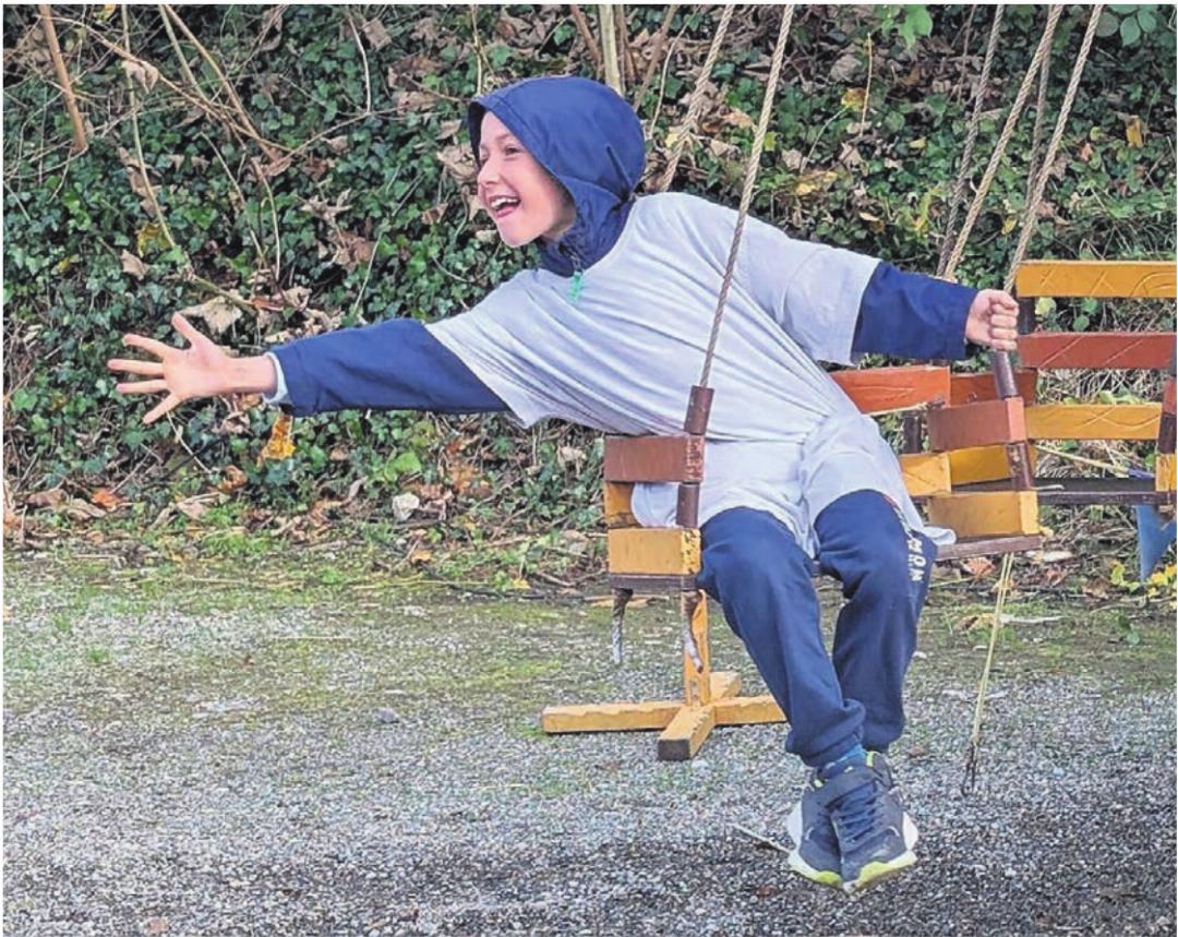 Das mittelalterliche Karussell scheint mindestens ebenso viel Spass zu machen wie die moderne Variante. Das mittelalterliche Karussell scheint mindestens ebenso viel Spass zu machen wie die moderne Variante.