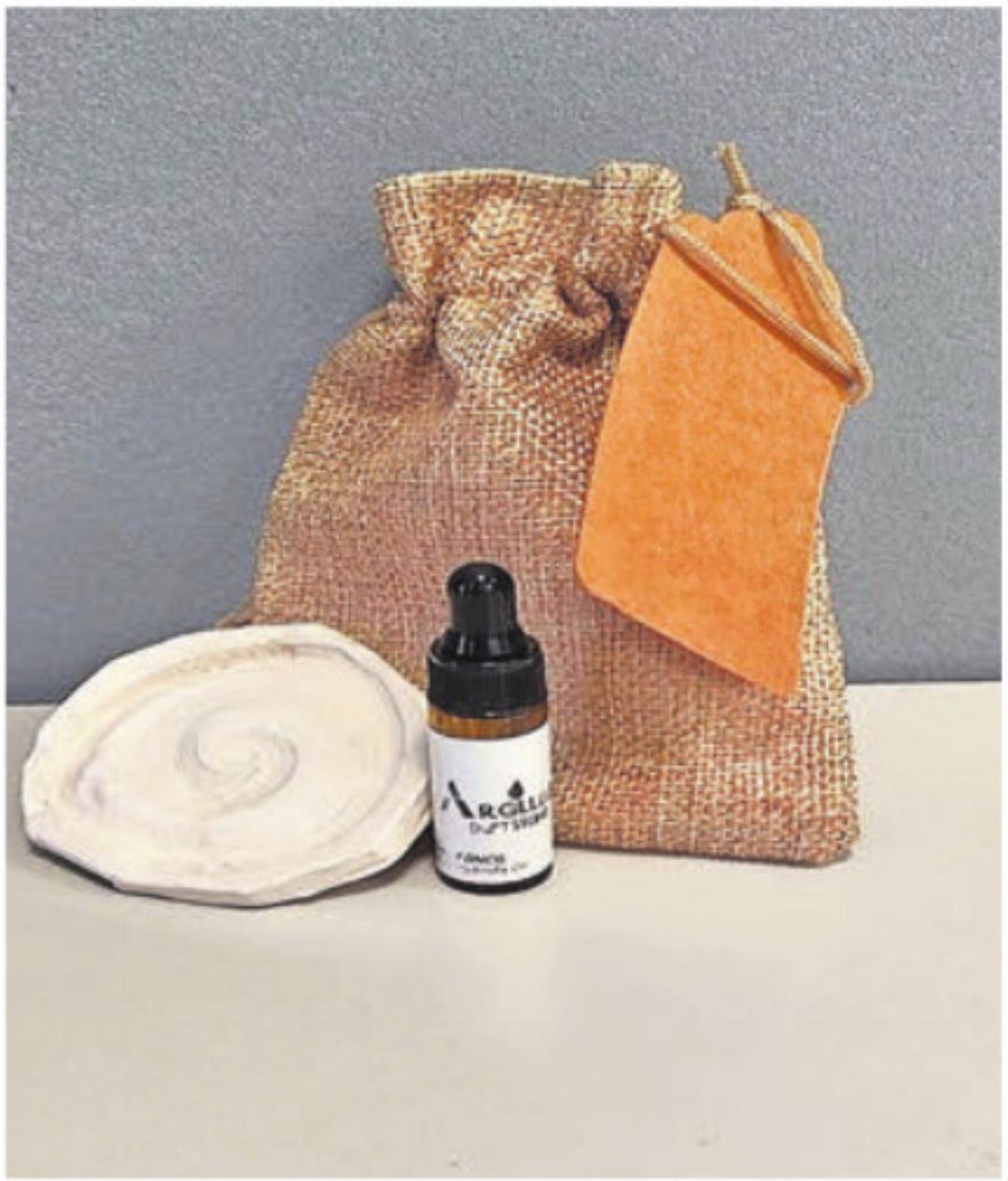 Duftstein und Öl von «Argilleum» soll für einen guten Schlaf sorgen. Duftstein und Öl von «Argilleum» soll für einen guten Schlaf sorgen.