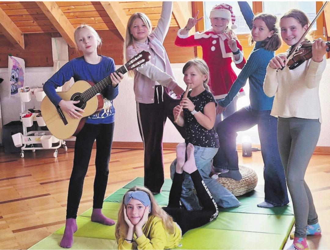 Sie haben fleissig geprobt, um am Samstag mit ihrer Aufführung möglichst viele Spenden für Kinder zu sammeln. Sie haben fleissig geprobt, um am Samstag mit ihrer Aufführung möglichst viele Spenden für Kinder zu sammeln.