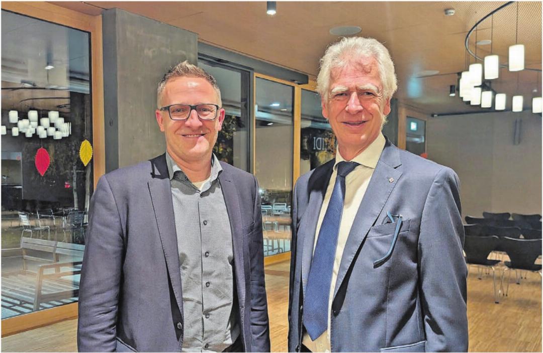 Arsène Perroud (links) und Raymond Tellenbach bildeten fast acht Jahre lang das Präsidium der Gemeindeammännervereinigung des Bezirks Bremgarten. Mit ihrem Abgang als Ammann von Wohlen resp. Bremgarten kommt es auch hier zu einem Wechsel. Am Mittwoch fand die letzte Gemeindeammännerversammlung unter dem Duo statt.
Bild: Marco Huwyler Arsène Perroud (links) und Raymond Tellenbach bildeten fast acht Jahre lang das Präsidium der Gemeindeammännervereinigung des Bezirks Bremgarten. Mit ihrem Abgang als Ammann von Wohlen resp. Bremgarten kommt es auch hier zu einem Wechsel. Am Mittwoch fand die letzte Gemeindeammännerversammlung unter dem Duo statt.
Bild: Marco Huwyler