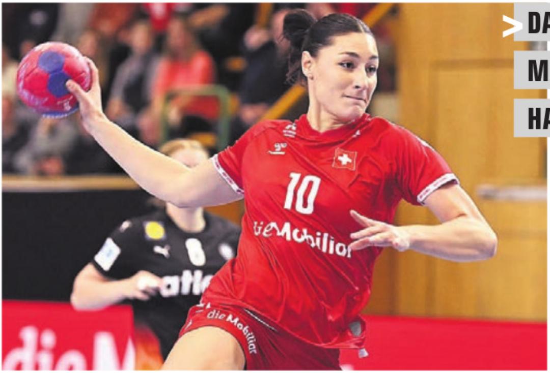 DAPHNE GAUTSCHI (25)
MURI / RMNICU VLCEA
HANDBALL
Daphne Gautschi wagt den Sprung in eine europäische Top-Liga. Im Sommer wechselt die Rückraumspielerin zu Rmnicu Vlcea nach Rumänien. Mit dem Schweizer Nationalteam feiert Gautschi erneut historische Erfolge. Einerseits die Qualifikation für die Europameisterschaft 2026, andererseits die erste Teilnahme an einer Weltmeisterschaft. Die Murianerin ist in der Nati eine der grössten Leistungsträgerinnen. DAPHNE GAUTSCHI (25)
MURI / RMNICU VLCEA
HANDBALL
Daphne Gautschi wagt den Sprung in eine europäische Top-Liga. Im Sommer wechselt die Rückraumspielerin zu Rmnicu Vlcea nach Rumänien. Mit dem Schweizer Nationalteam feiert Gautschi erneut historische Erfolge. Einerseits die Qualifikation für die Europameisterschaft 2026, andererseits die erste Teilnahme an einer Weltmeisterschaft. Die Murianerin ist in der Nati eine der grössten Leistungsträgerinnen.