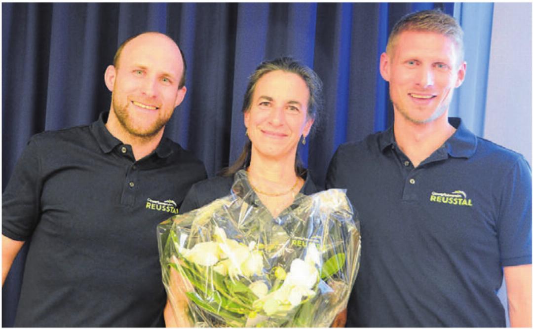 Vizepräsident Martin Nietlispach (links) und Präsident Pascal Hufschmid verabschieden Susanne Pieper, die nach 12 Jahren den Vorstand verlässt. Vizepräsident Martin Nietlispach (links) und Präsident Pascal Hufschmid verabschieden Susanne Pieper, die nach 12 Jahren den Vorstand verlässt.