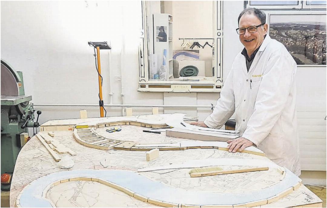 Heinz Briner steckte über 2000 Stunden ehrenamtliche Arbeit in das Stadtrelief.
Bild: zg Heinz Briner steckte über 2000 Stunden ehrenamtliche Arbeit in das Stadtrelief.
Bild: zg