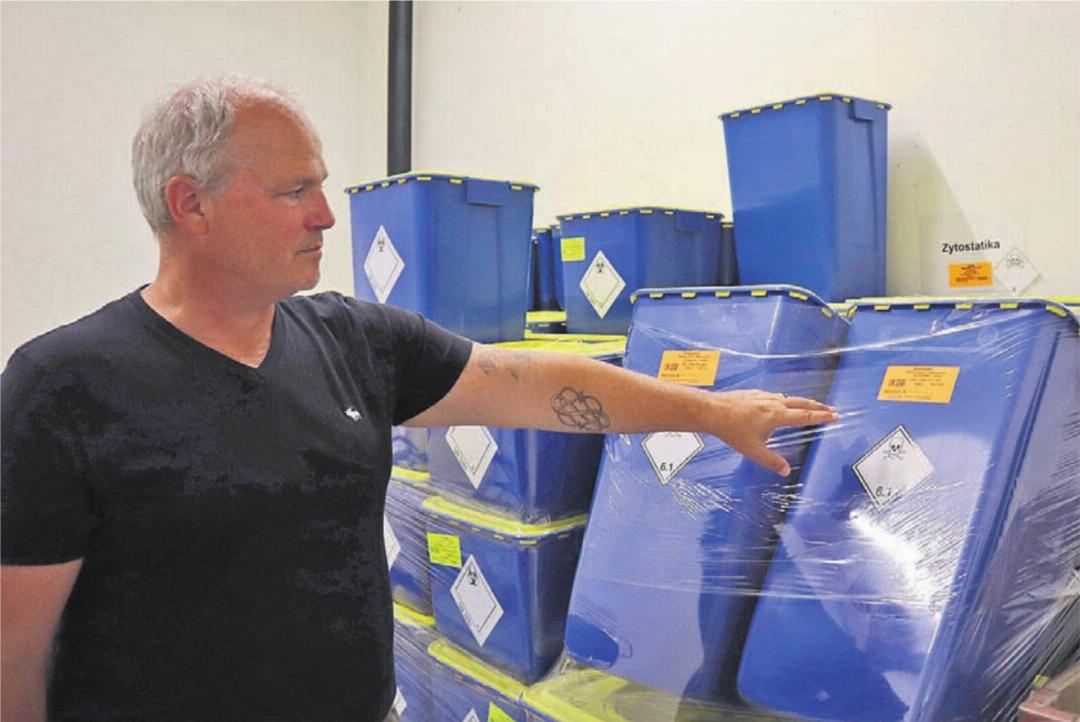 Nicht nur im Raum für Sondermüll herrscht pedantische Ordnung. Egger kann jederzeit nachschlagen, was er dort übergangsweise lagert. Nicht nur im Raum für Sondermüll herrscht pedantische Ordnung. Egger kann jederzeit nachschlagen, was er dort übergangsweise lagert.