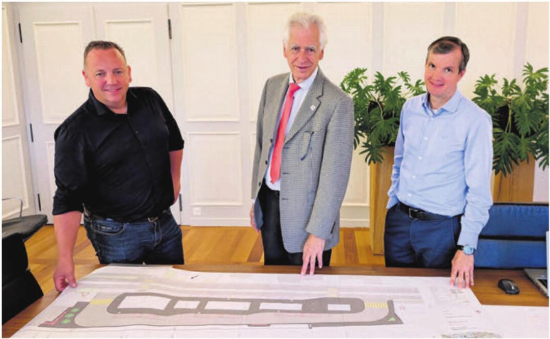 Städtische Vertreter wie Stadtrat Stephan Troxler, Stadtammann Raymond Tellenbach und Bau-Abteilungsleiter Stefan Walder (von links) haben gemeinsam mit anderen Akteuren jahrelang über den Plänen gebrütet. Nun soll die Umsetzung folgen. Städtische Vertreter wie Stadtrat Stephan Troxler, Stadtammann Raymond Tellenbach und Bau-Abteilungsleiter Stefan Walder (von links) haben gemeinsam mit anderen Akteuren jahrelang über den Plänen gebrütet. Nun soll die Umsetzung folgen.