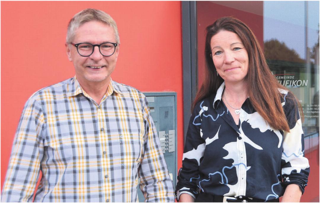 Gemeindeschreiber Uwe Krzesinski und Gemeinderätin Natascha Brunold sind überzeugt, dass die Betreuung ihrer Flüchtlinge jetzt wieder besser wird.
Bild: Roger Wetli Gemeindeschreiber Uwe Krzesinski und Gemeinderätin Natascha Brunold sind überzeugt, dass die Betreuung ihrer Flüchtlinge jetzt wieder besser wird.
Bild: Roger Wetli