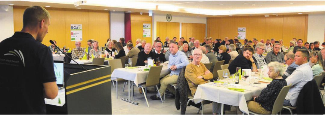 Noch etwas mehr als ein Jahr, dann wird die RGA 27 eröffnet. Wir organisieren diese Gewerbeschau für euch. Aber wir sind darauf angewiesen, dass ihr auch mitmacht, mahnt Präsident Pascal Hufschmid die Mitglieder des Gewerbevereins. Bilder: Chregi Hansen Noch etwas mehr als ein Jahr, dann wird die RGA 27 eröffnet. Wir organisieren diese Gewerbeschau für euch. Aber wir sind darauf angewiesen, dass ihr auch mitmacht, mahnt Präsident Pascal Hufschmid die Mitglieder des Gewerbevereins. Bilder: Chregi Hansen