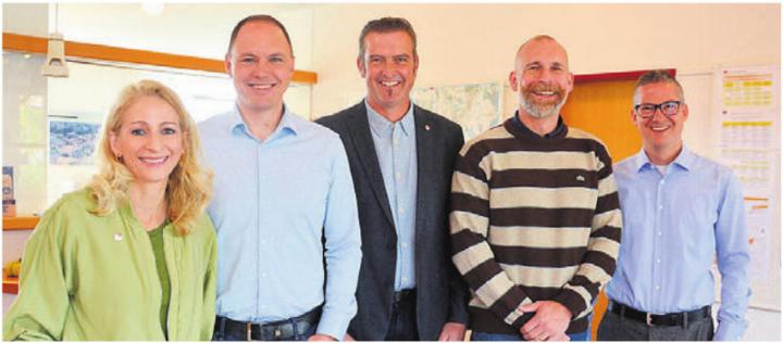 So setzt sich der Eggenwiler Gemeinderat ab Januar 2026 zusammen: (v. l.) Gemeinderätin Esther Werthmüller, Gemeindeammann Pascal Vogel, Vizeammann Roland Belser, Gemeinderat Sebastian Meyer und Gemeinderat Nicola Altschul. Bild: rwi