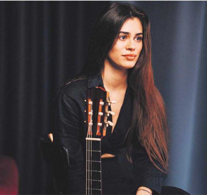 Die kroatische Gitarristin Željana Jeric freut sich auf das Zusammenspiel mit dem Orchesterverein Bremgarten. Bild: zg