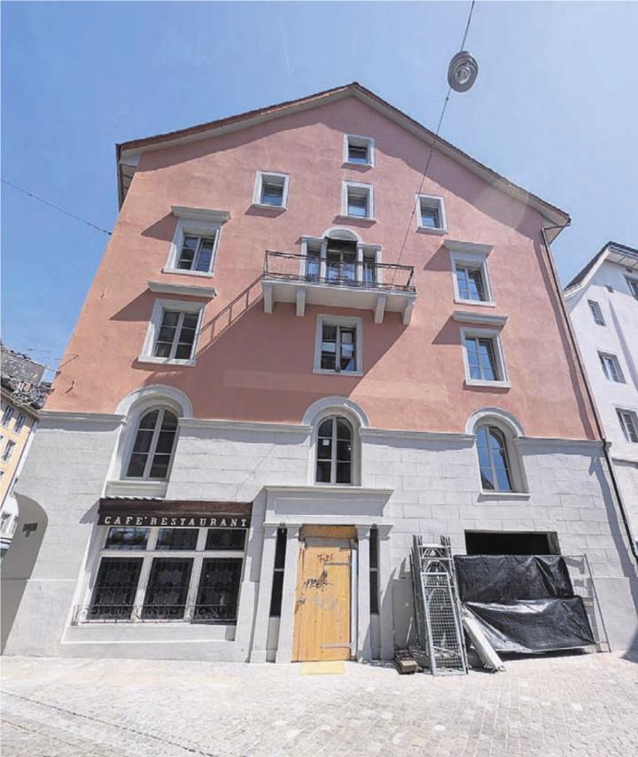 Endlich: Vor Kurzem verschwand das Baugerüst vor dem «Drei Könige» und offenbarte eine blitzsauber restaurierte Fassade. Bilder: Marco Huwyler