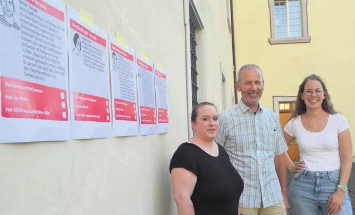 Die Initianten des neuen Krimitrails in Muri. Stephanie Haller, Präsident Stefan Staubli und Julia Staubli (von links) bildeten die Projektgruppe des Muri Energie Forums. Bild: Thomas Stöckli