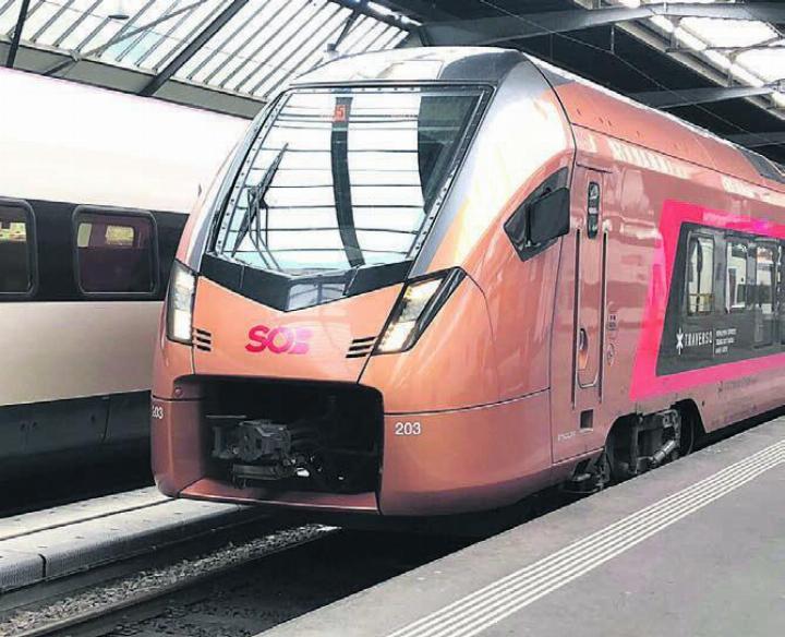 Vor Ostern und Pfingsten fährt der «Kupferzug» der SOB vom Freiamt direkt ins Tessin. Bild: pd