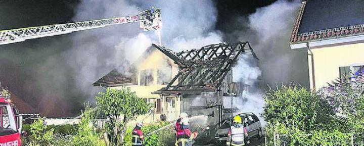 Drei Feuerwehren standen im Einsatz, um das Feuer unter Kontrolle zu bringen. Bild: pz