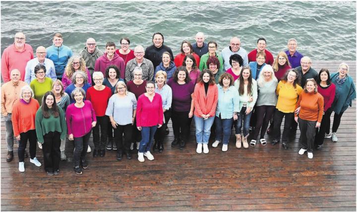 Der Whippoorwills-Chor empfängt die Zuhörer mit einem farbenfrohen Programm. Bild: zg