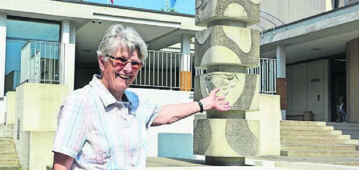 Der Brunnen stand bereits, als Renate Schüepp als Lehrerin in Zufikon begann. Bild: rwi