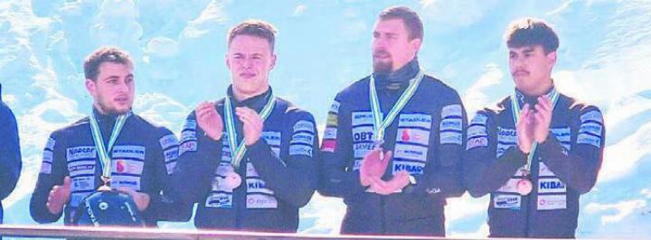 Nils Reich (1. v. l.) und sein Team schliessen die Saison mit einem 5. Platz ab. Bild: zg