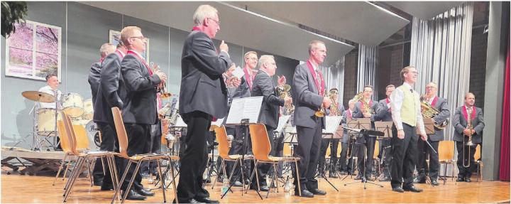 Der Musikverein Jonen durfte beim Jahreskonzert viel Applaus und Begeisterung erfahren. Bilder: Alphonse Hauser