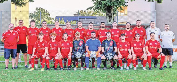 FC Bremgarten, Saison 2024/25, hinten, von links: Chad Evans (Präsident), Oliver Zimmermann (Aktivverantwortlicher), Leart Hoxha, Yunus Aslan, Luca Frey, Roger Karli, Nigel Widmer, Halil Hoxhaj, Wares Nazar, Aurel Kabashi, Massi Ghulam, Kastriot Golaj, Tuncay Firinci (Trainer), Hakan Kul (Co-Trainer). Vorne: Nicolas Baumann, Flavio Eichholzer, Shpend Gashi, Alessio Murciano, Fabio Russo, Ferhat Firinci, Jarno Hard, Markus Brunner, Marc Isler. Es fehlen: Timo Jenni, Colin Saxer, Sven Trottmann, Andrea Rüppel, Almir Pnishi, Marko Grabovica, Shpresim Gutaj, Rafi Ahmadi, Kavilash Arultharan, Adam Belaouche, Luca Blumer.