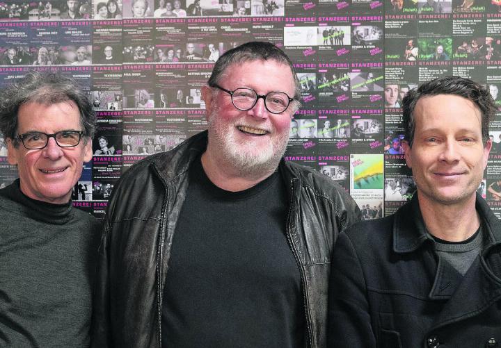 Vor dreissig Jahren startete der Verein «KulaK» mit der Organisation von New-Jazz-Konzerten. Heute bilden (von links) Stefan Schmidlin (Veranstaltung), Ernst Hofstetter (Präses) und Andy Wettstein (Öffentliches) den Vorstand . Bild: zg