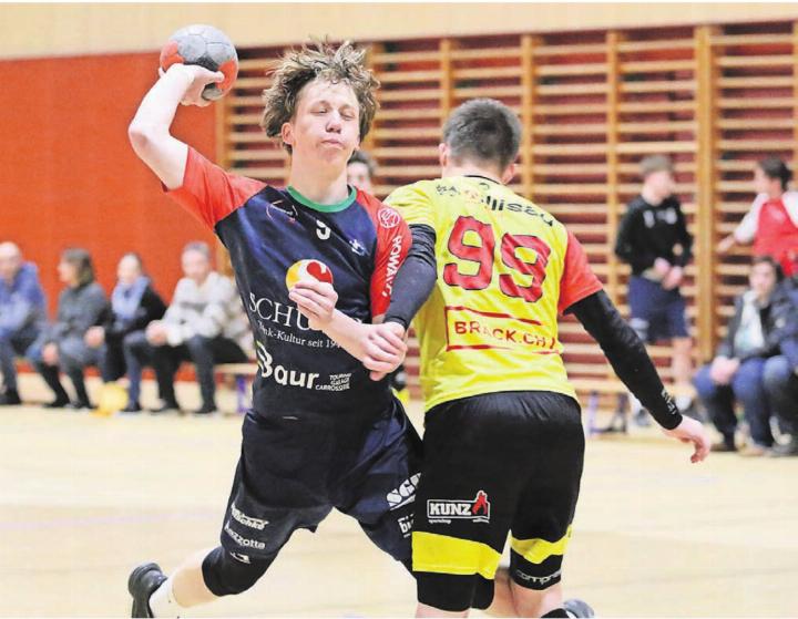 Elias Matrascia (links) konnte sieben Tore zum ersten Sieg der SG Wohlen Mutschellen im neuen Jahr beisteuern. Nach diesem Erfolg sind die Freiämter wieder Tabellenführer. Bild: jg