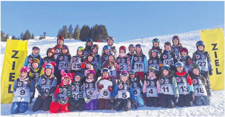Gruppenbild der Kinder und Leiter im Skilager Mühlau. Bild: zg