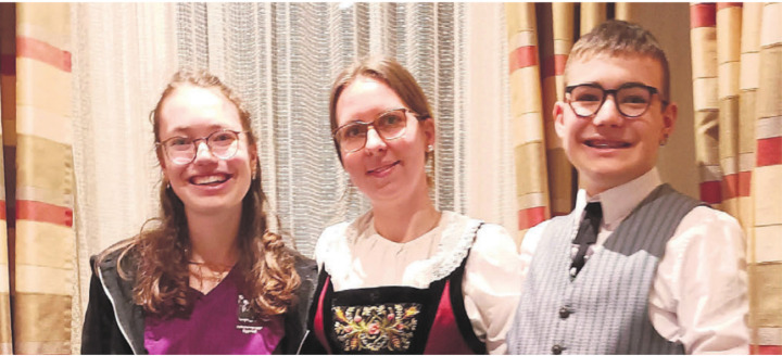 Kerstin Vogel (links) und Melvin Vogel wurden zusammen mit dem nicht anwesenden Janek Groll als neue Aktivmitglieder aufgenommen. Sarah Warthmann (Mitte) wählten die Anwesenden als neues Vorstandsmitglied. Bild: zg