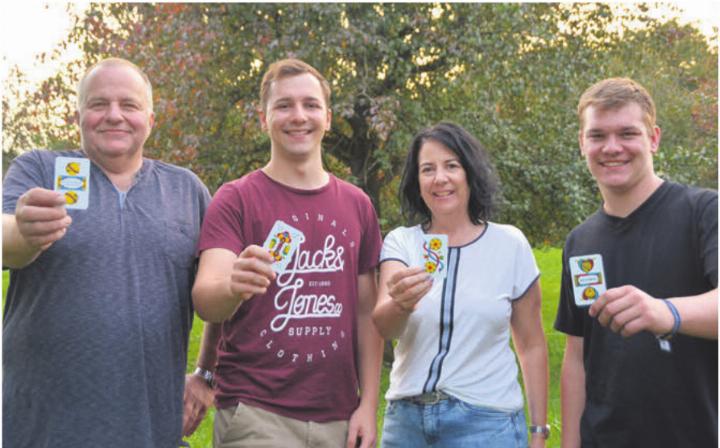 Das OK hofft auf viele Jasserinnen und Jasser, von links: Martin Stocker, Benjamin Keusch, Michaela Keusch, Niklas Stocker. Bild: Archiv