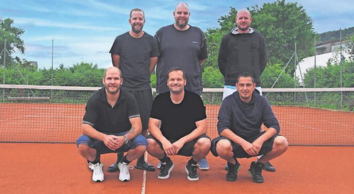 Das OK-Team des 24. Bachstross-Cups ist bereit für ein weiteres tolles Turnier. Oben von links: Lucas Büchi, René Huber (Präsident), Sandro Mandelz. Unten von links: Benjamin Egloff, André Stutz, Fabrice Horat. Bild: zg