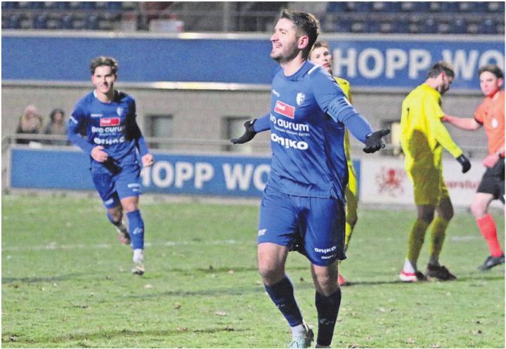 Deckel drauf. FCW-Captain Alban Pnishi verwandelt den Penalty zum 2:0. Der FC Wohlen findet zum Siegen zurück. Bild: Josip Lasic