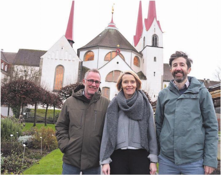 Sie sind überzeugt, dass das Konzept der niederschwelligen Ausstellung für Kinder und Erwachsene gut ankommt, von links: Christoph Zurfluh, Nicole Laubacher und Tobias Holzer. Bilder: Annemarie Keusch / zg