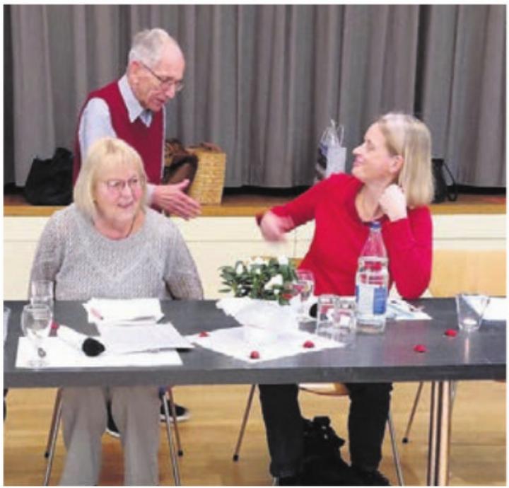 An der GV des Chors Ars Cantandi berichten (von links) Ellen Tobler, Peter Streit und Elisabeth Kolar über das vergangene Jahr. Bild: zg