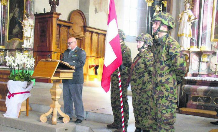 Schulkommandant Oberst Daniel Wegrampf sprach zu den Brevetierten. Bild: Alphonse Hauser