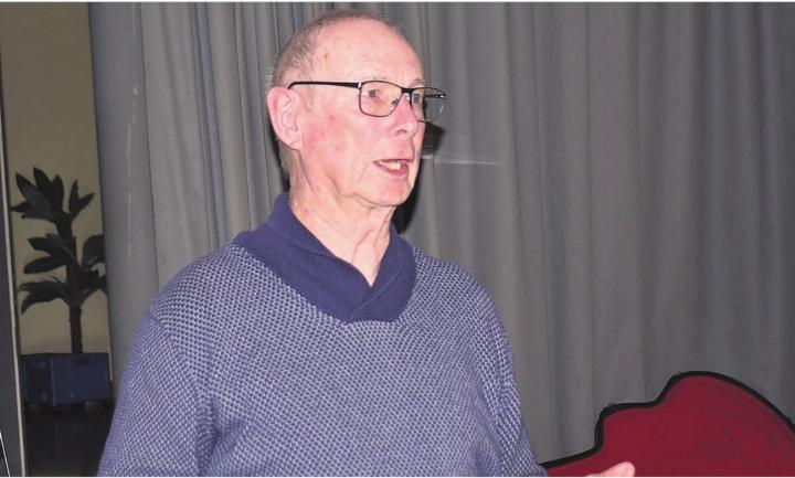 Anschaulich und interessant berichtet Urs Dellsperger von seiner nicht alltäglichen Reise in die Antarktis.
Bild: Erika Obrist Anschaulich und interessant berichtet Urs Dellsperger von seiner nicht alltäglichen Reise in die Antarktis.
Bild: Erika Obrist