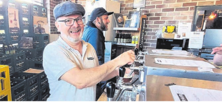 Der Seenger Thomas Wittmer alias Brauer-Tom ist auch dieses Jahr mit seinen Bieren wieder Gast an der Braui-Party. Bild: Archiv