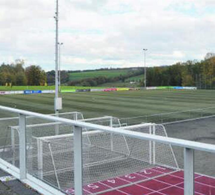 Der Kunstrasen im Sportzentrum Burkertsmatt soll erneuert werden. Bild: rwi