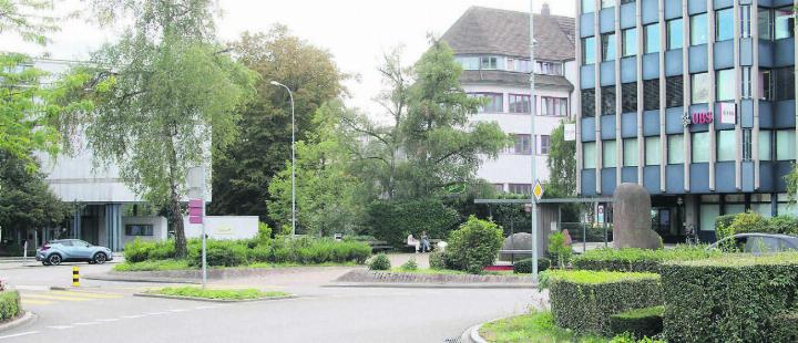Wohlen und Bremgarten sind von der Bankenübernahme als Standortgemeinden betroffen: In Wohlen stehen die Filialen der CS (links) und der UBS gleich nebeneinander. Bild: dm Wohlen und Bremgarten sind von der Bankenübernahme als Standortgemeinden betroffen: In Wohlen stehen die Filialen der CS (links) und der UBS gleich nebeneinander. Bild: dm