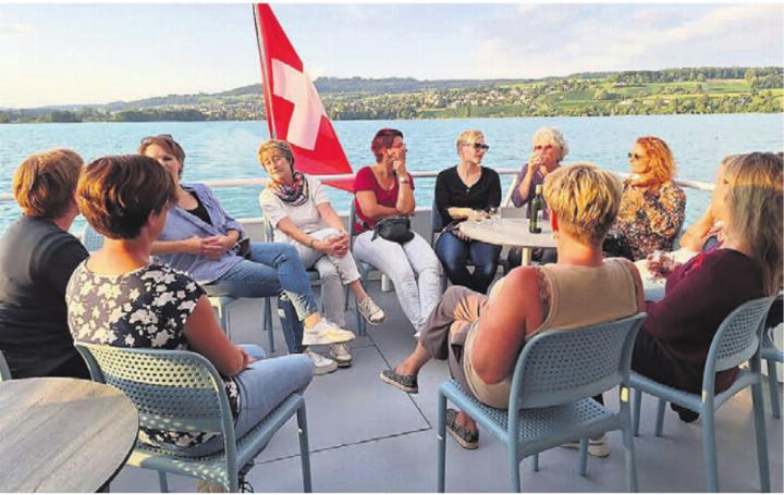 Einen perfekten Sommerabend erlebten die Landfrauen auf dem Hallwilersee. Bild: zg