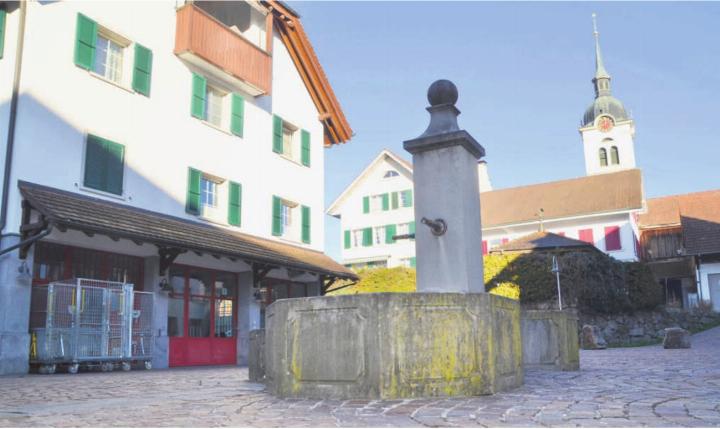 Der Dorfplatz in Oberlunkhofen wird aktuell kaum als solcher genutzt. Bilder: Thomas Stöckli / zg