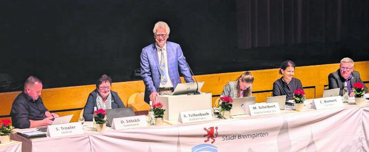Erheiterung zwischendurch: Die Ortsbürgergemeindeversammlung bot zuweilen auch Anlass zum Schmunzeln für die Anwesenden – inklusive Gesamtstadtrat. Bild: Marco Huwyler