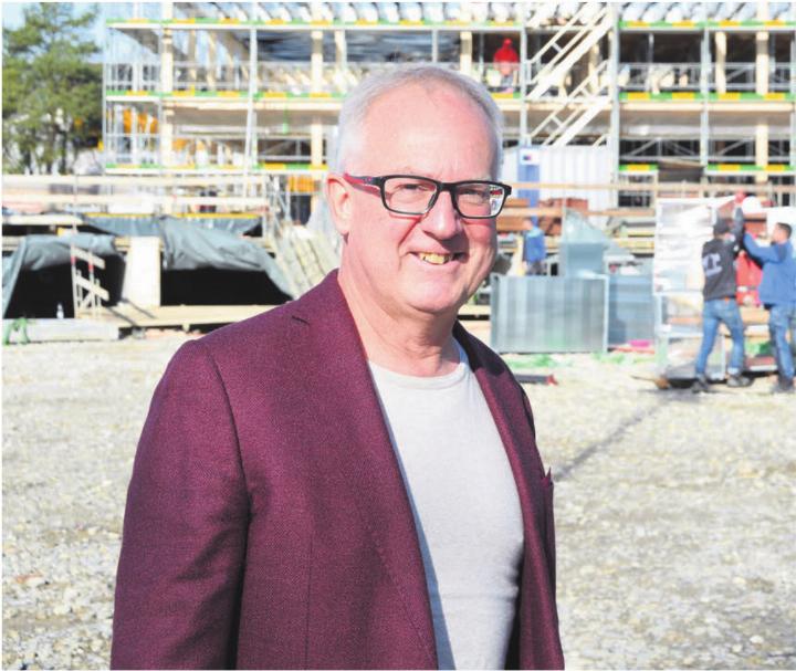 Den Schulhausneubau begleitete Beat Giger in den acht Jahren intensiv. Bei der Einweihung im nächsten Sommer wird er sicher dabei sein.
Bild: Roger Wetli