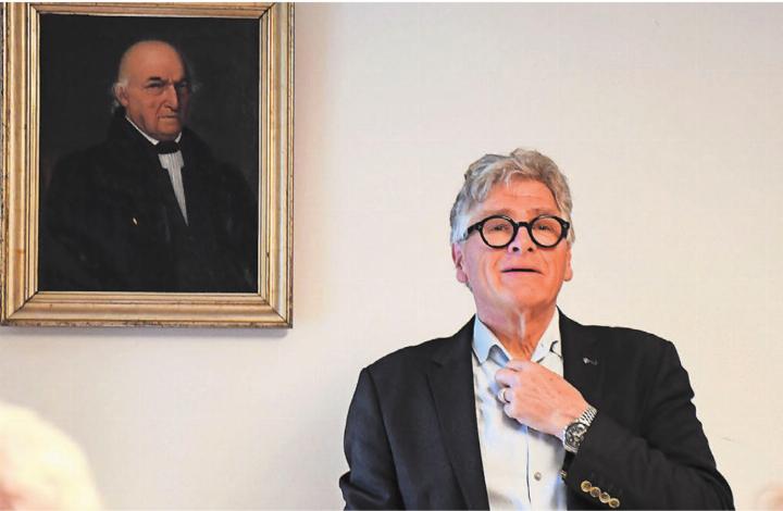 Präsident Martin Allemann leitete die Generalversammlung im Schweizer Strohmuseum locker und speditiv. In einem Jahr will er das Präsidium der Historischen Gesellschaft Freiamt abgeben. Bild: Daniel Marti Präsident Martin Allemann leitete die Generalversammlung im Schweizer Strohmuseum locker und speditiv. In einem Jahr will er das Präsidium der Historischen Gesellschaft Freiamt abgeben. Bild: Daniel Marti